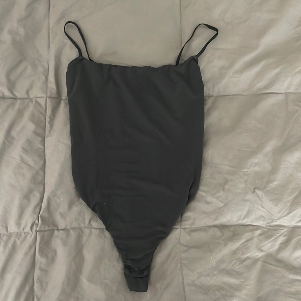 SKIMS FITS EVERYBODY CAMI BODYSUIT
